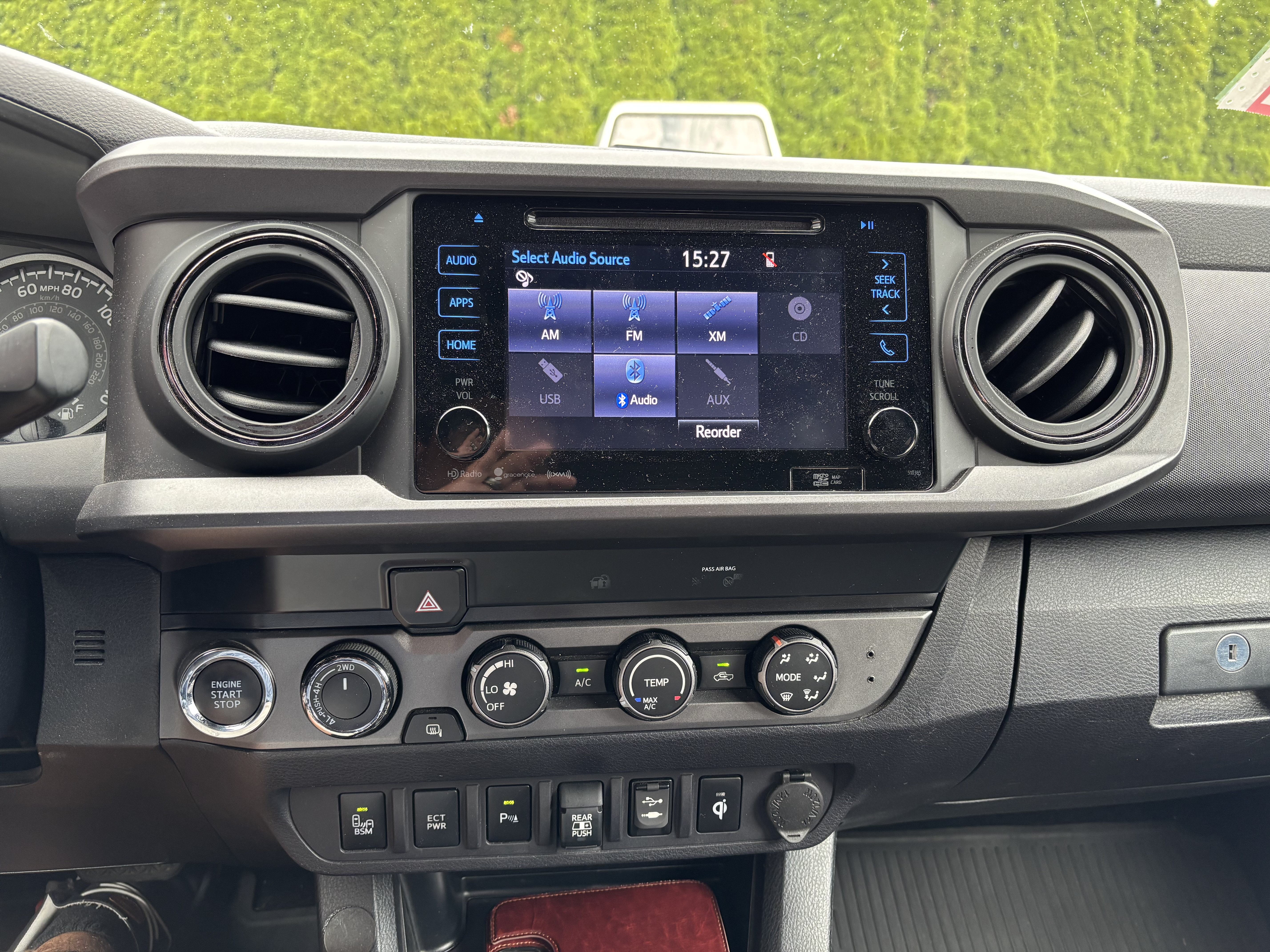 Used 2019 Toyota Tacoma TRD Off-Road w/ Technology Package AWD/4WD image 23