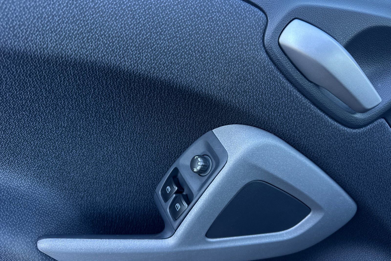 Used 2016 smart fortwo passion image 11