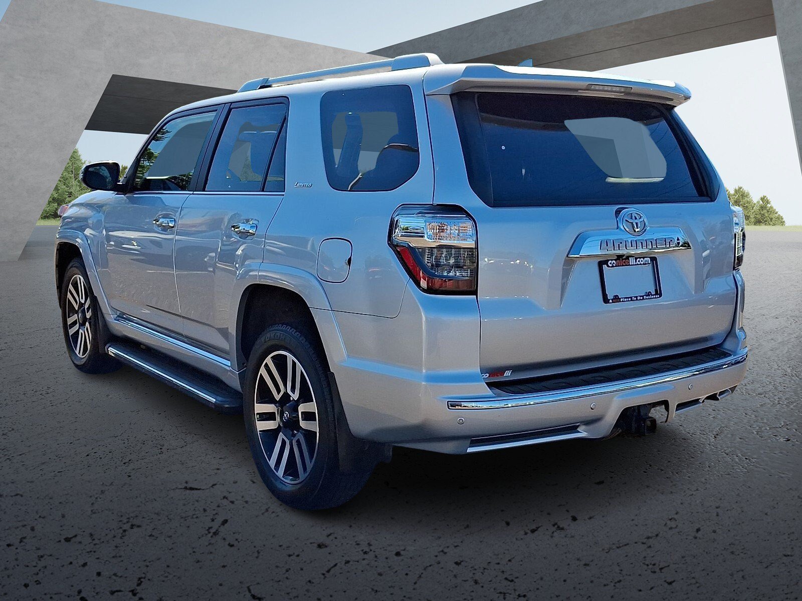 Used 2024 Toyota 4Runner Limited AWD/4WD image 4