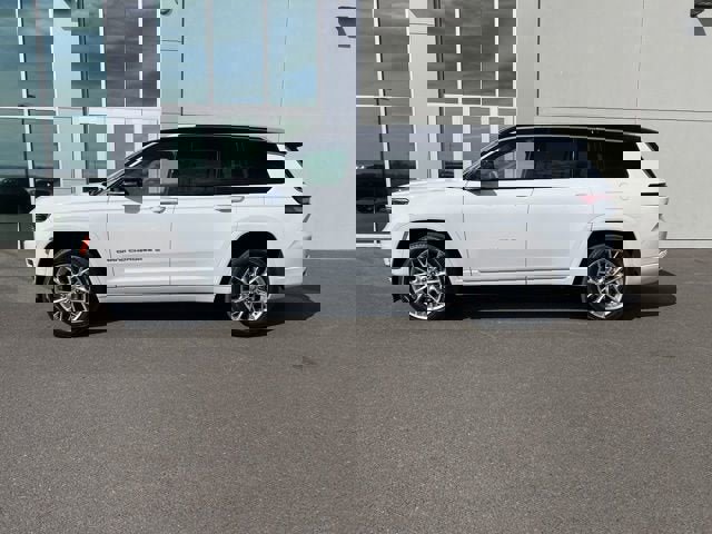 Used 2023 Jeep Grand Cherokee L Summit w/ Rear Seat Video Group I image 4