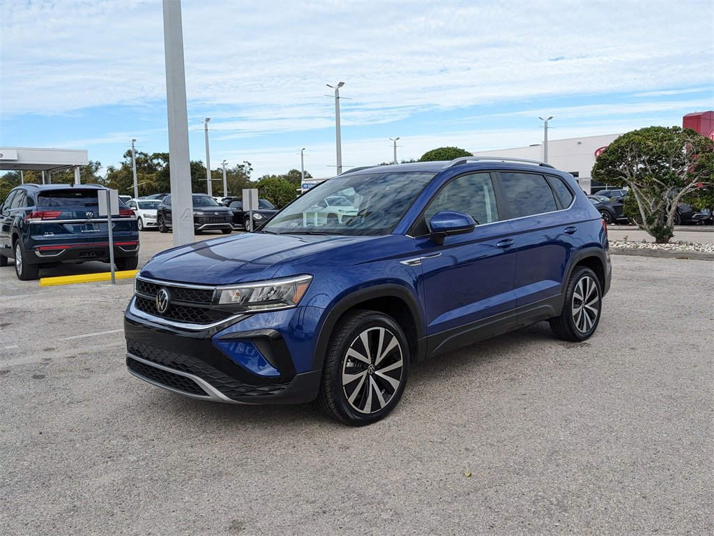 Certified 2023 Volkswagen Taos SE image 2