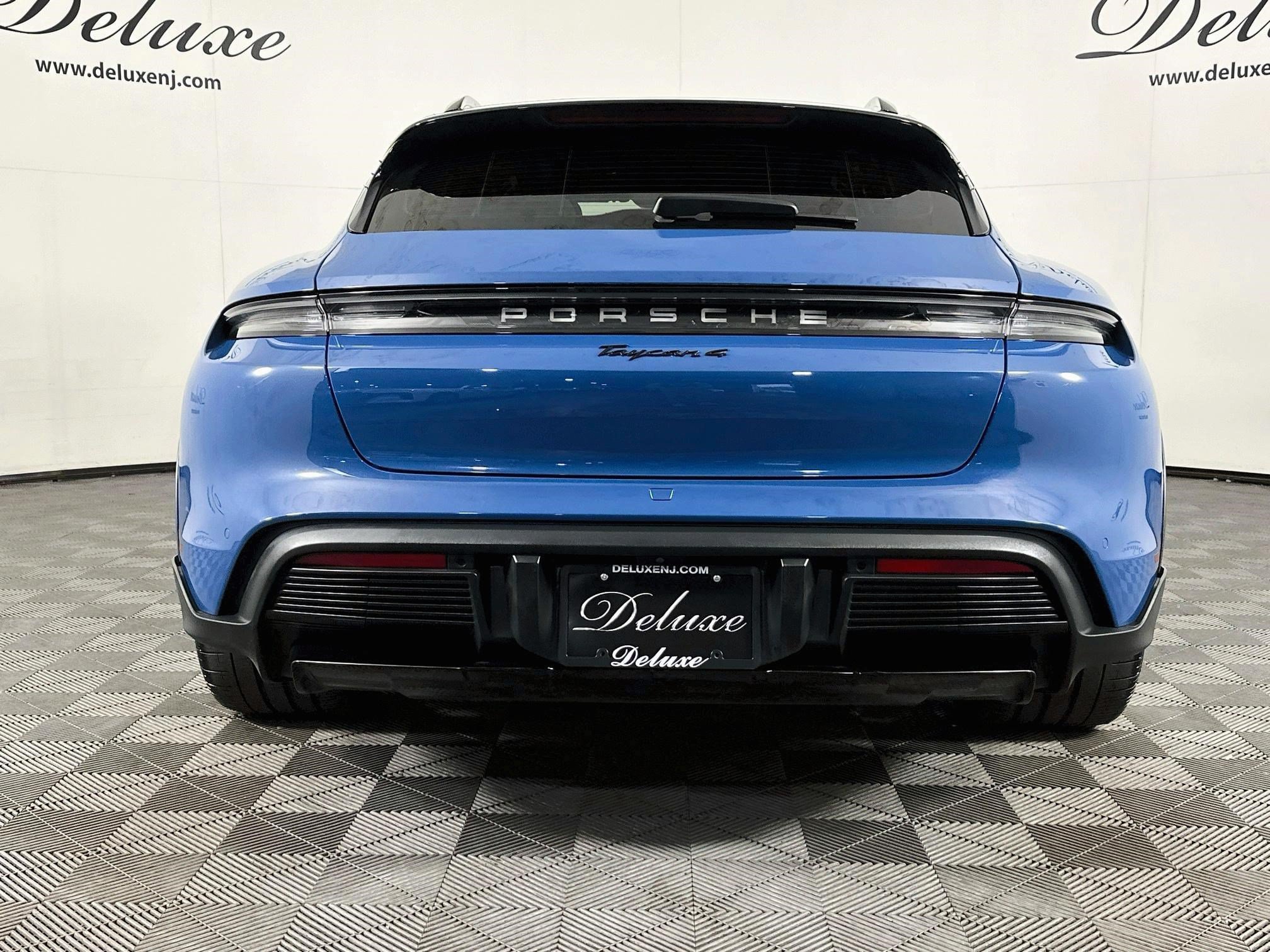 Used 2022 Porsche Taycan 4 Cross Turismo w/ Premium Package AWD/4WD image 5