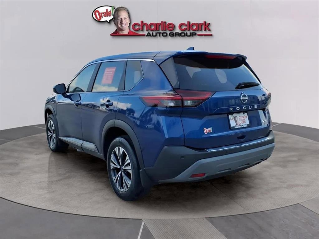 Used 2023 Nissan Rogue SV image 3