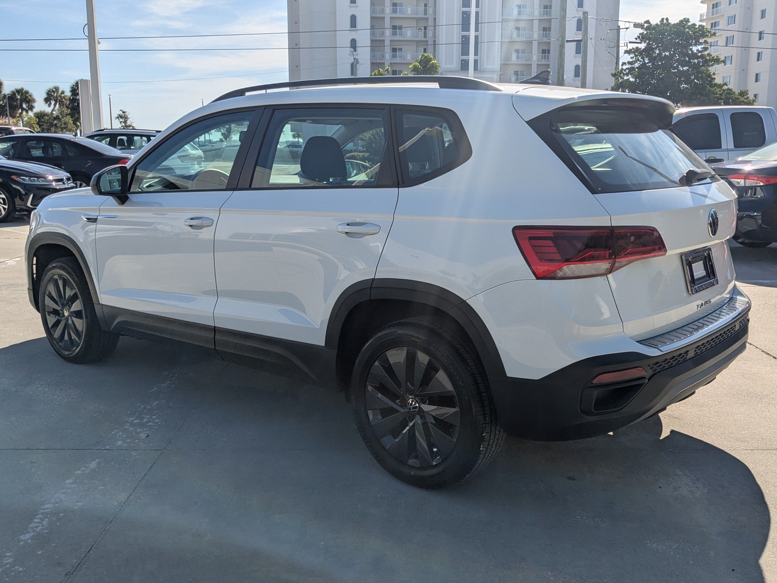 Used 2022 Volkswagen Taos S FWD image 5