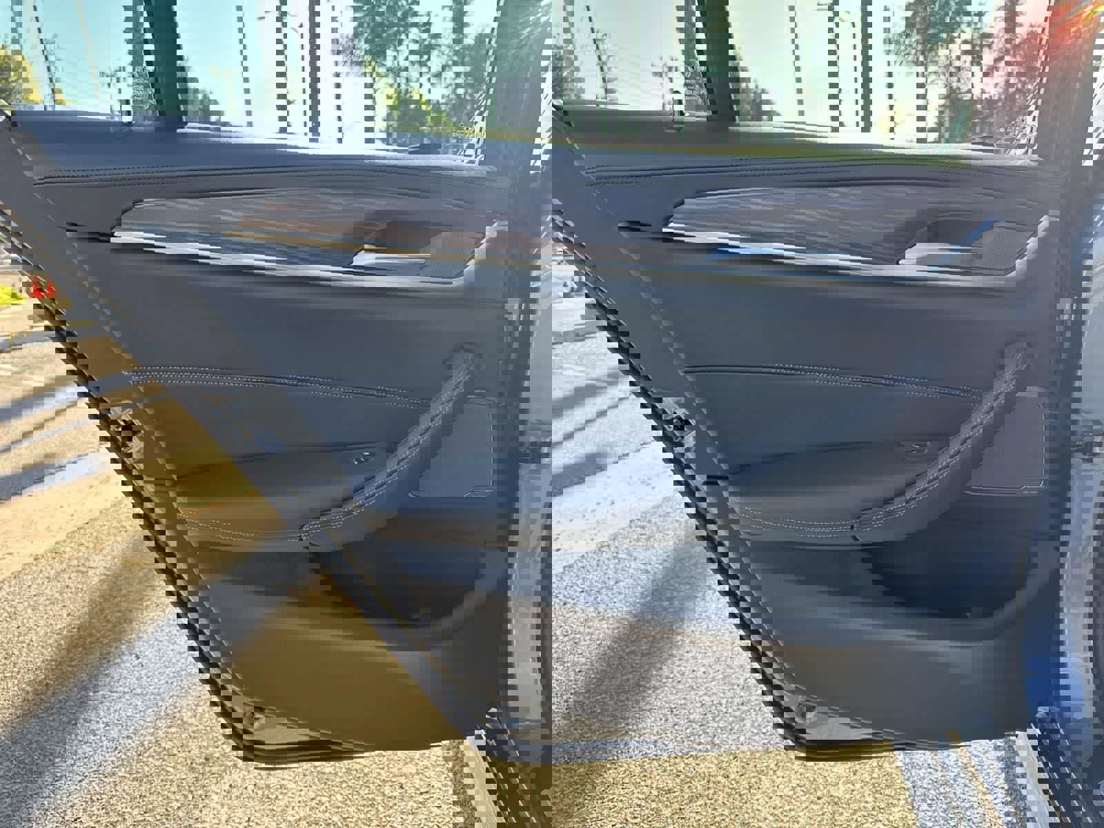 Used 2022 BMW M550i xDrive w/ Dynamic Handling Package image 26