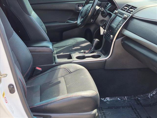 Used 2016 Toyota Camry SE FWD image 19