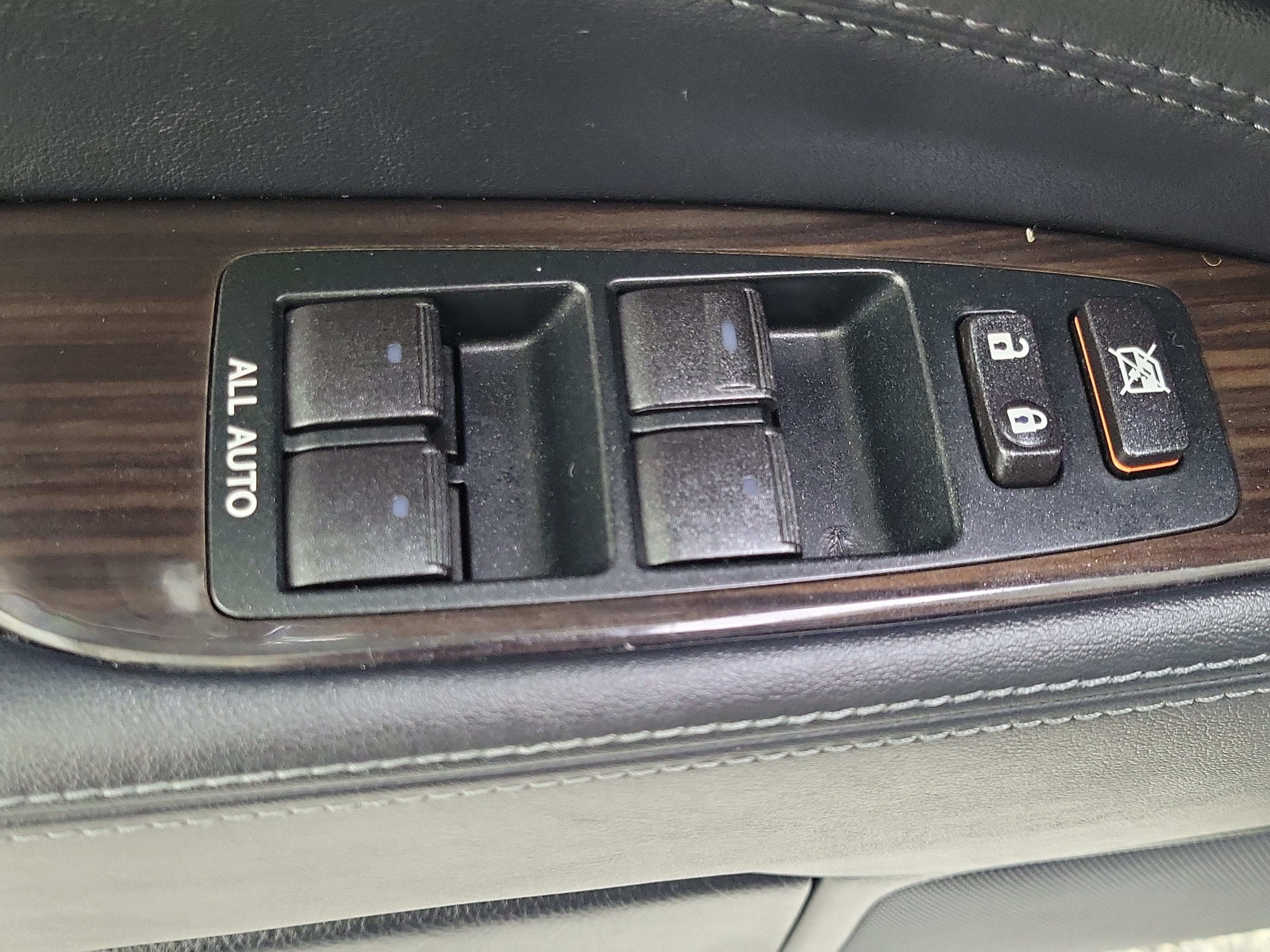 Used 2013 Lexus LS 460 w/ Comfort Pkg RWD image 17