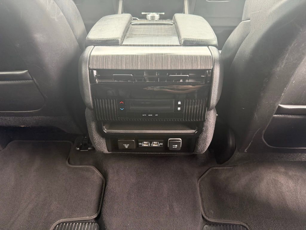 Used 2024 Jeep Wagoneer Series II w/ Flexible Seating Group image 19