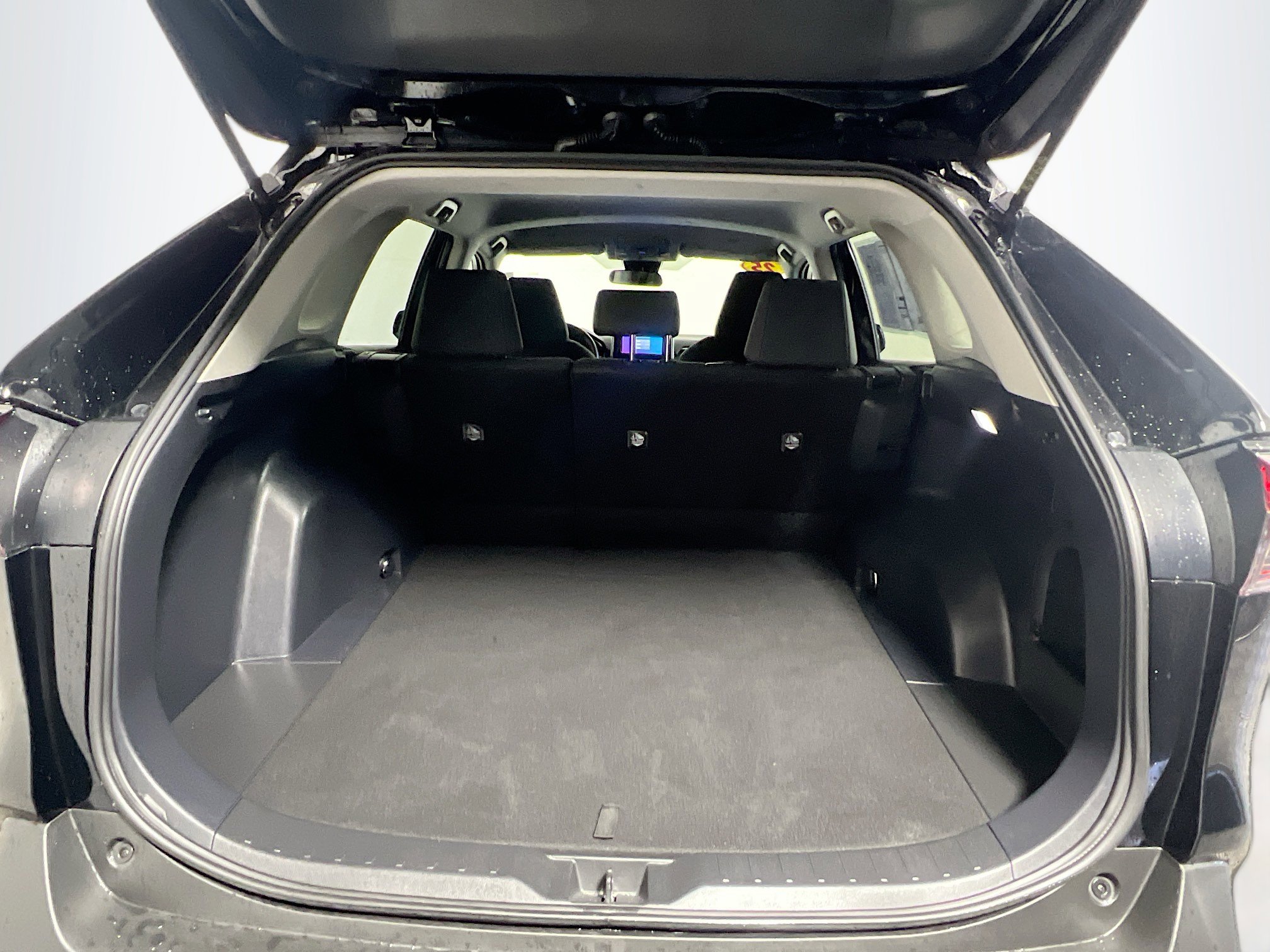 Used 2025 Toyota RAV4 LE image 33