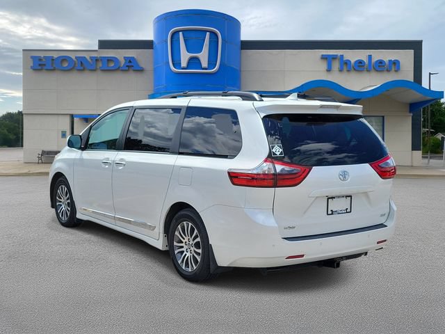 Used 2020 Toyota Sienna XLE w/ XLE Navigation Package FWD image 3