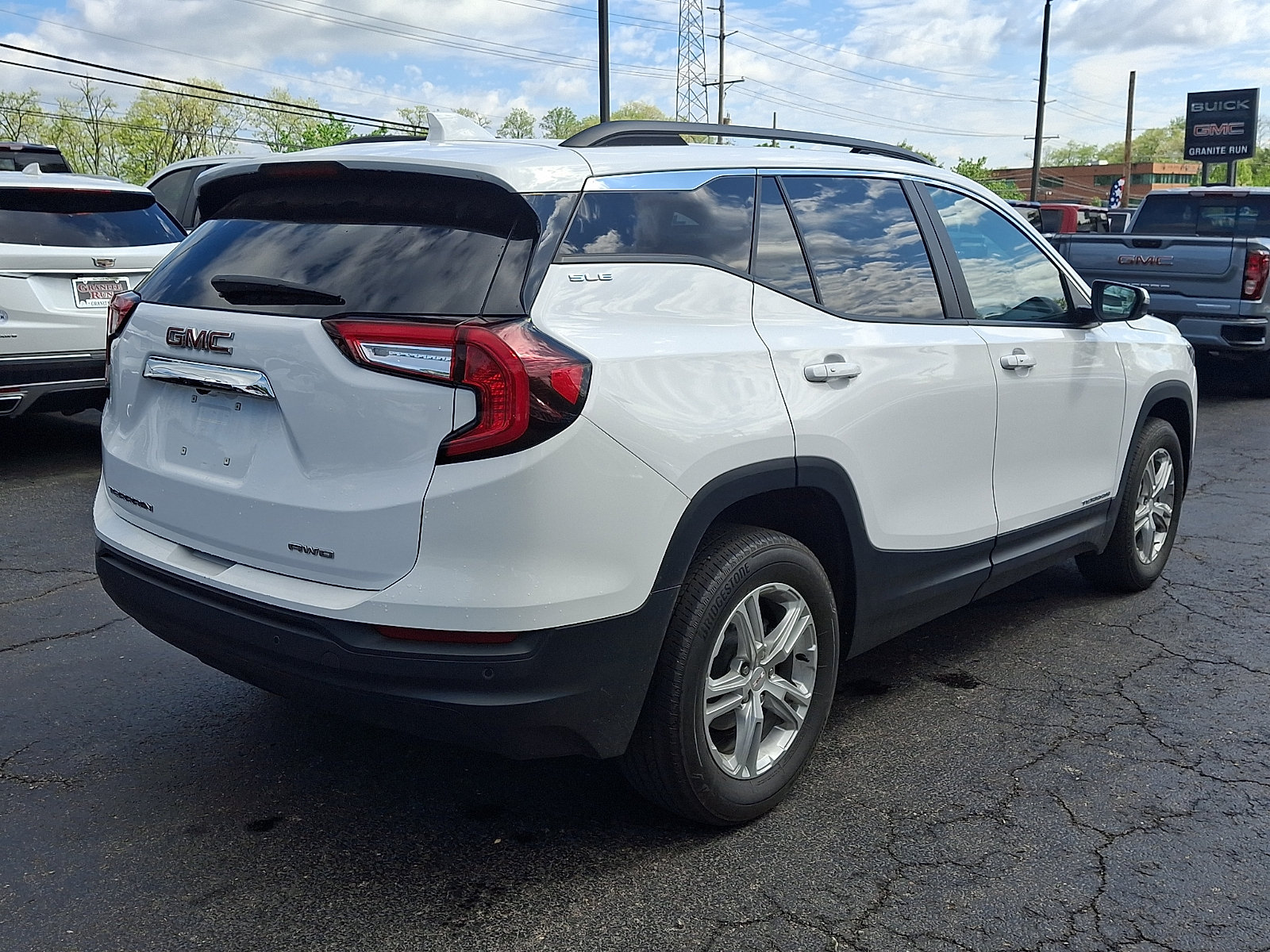 Used 2024 GMC Terrain SLE w/ Driver Convenience Package AWD/4WD image 6