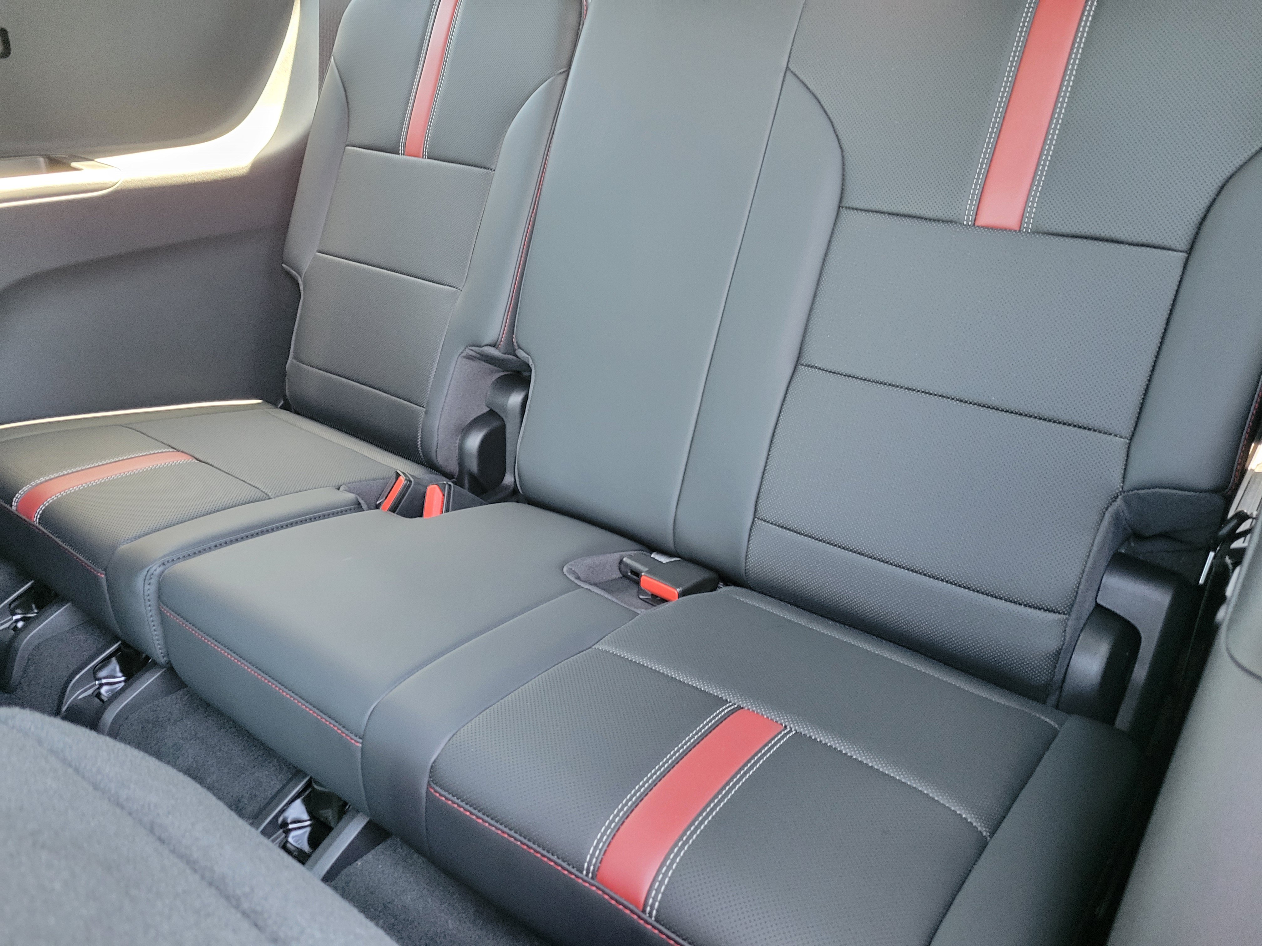 New 2027 Chevrolet Traverse RS w/ LPO, Floor Liner Package FWD image 40