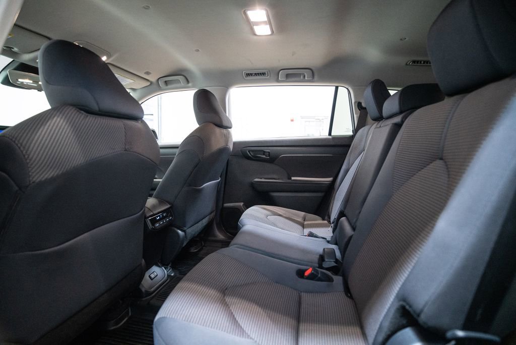 Certified 2025 Toyota Highlander LE image 32