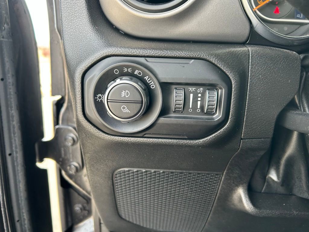 Used 2022 Jeep Gladiator Sport image 15