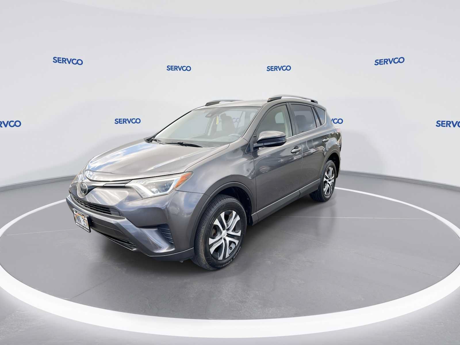 Used 2018 Toyota RAV4 LE FWD image 4