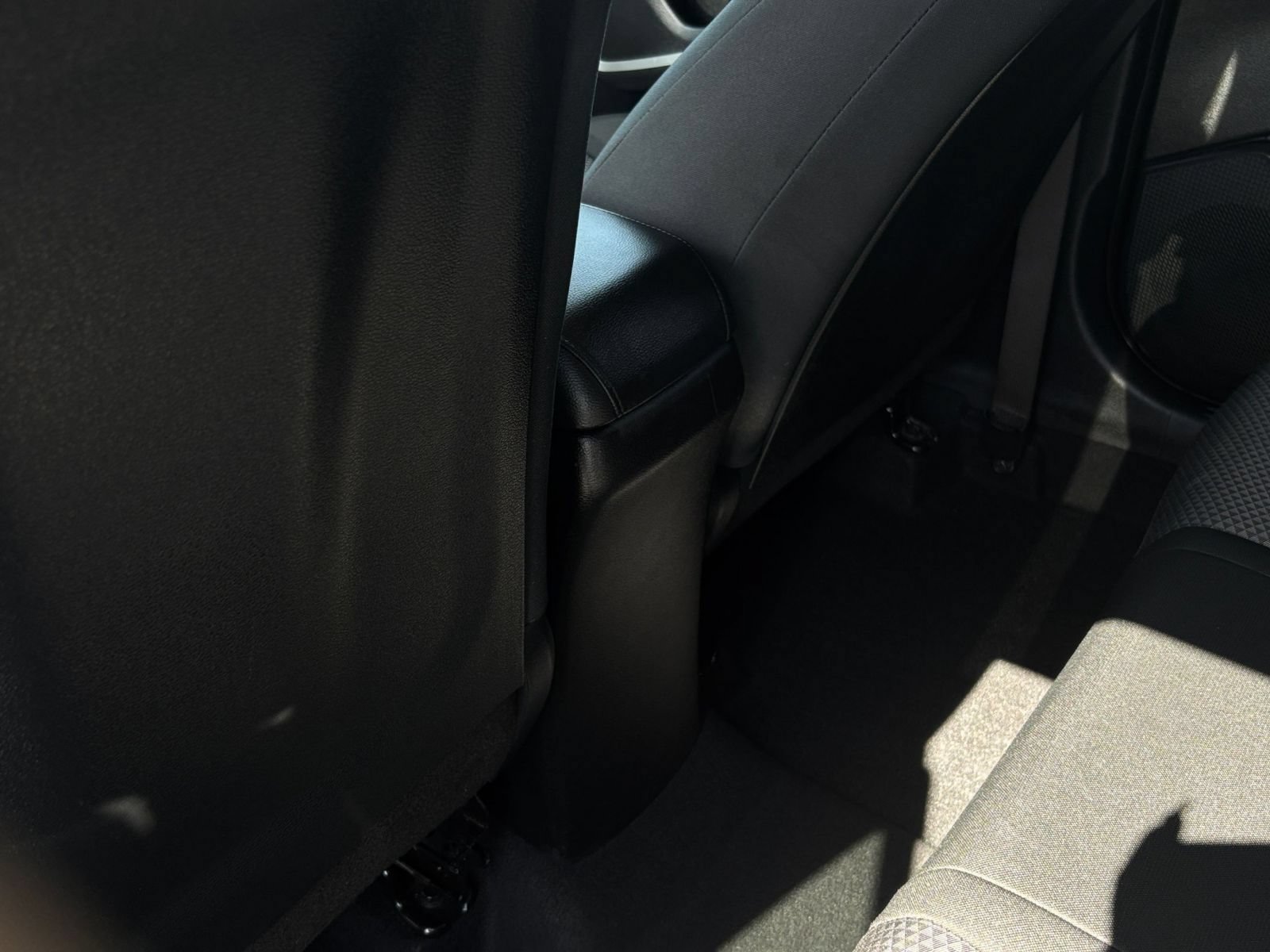 Used 2025 Kia Soul LX w/ LX Technology Package FWD image 23