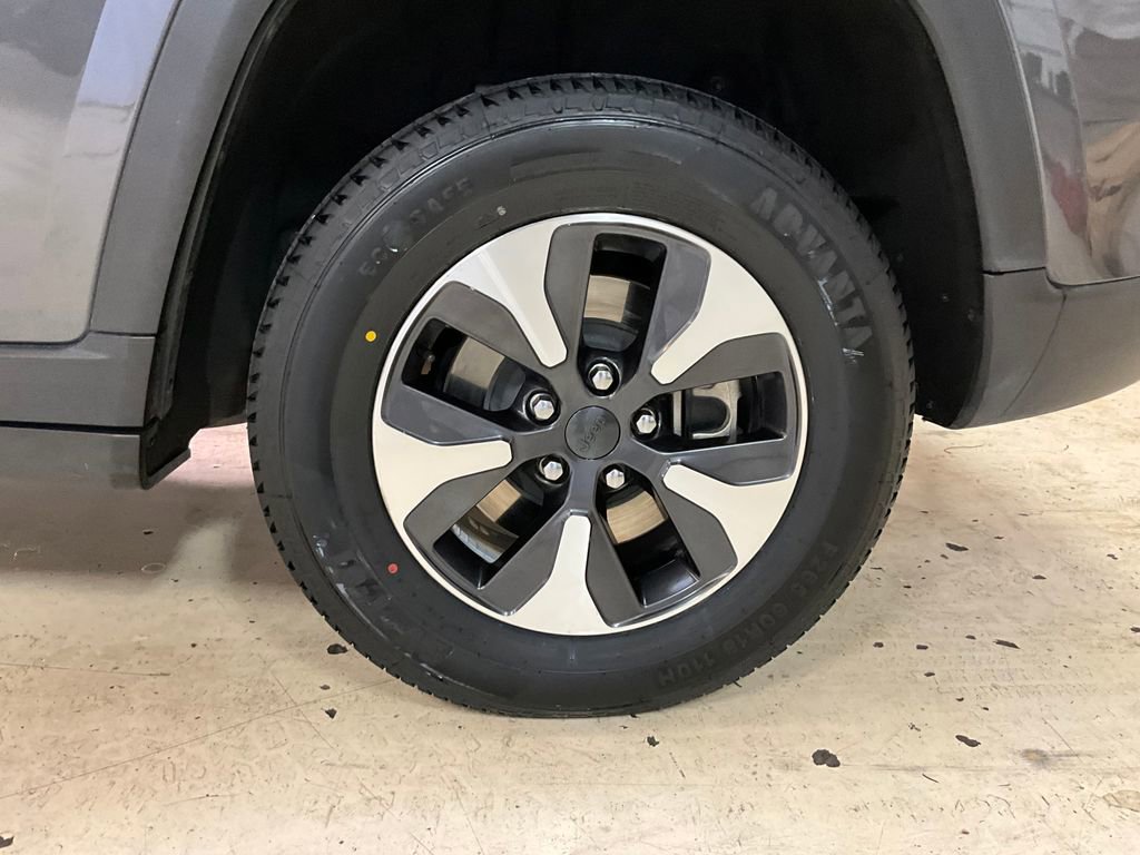 Used 2024 Jeep Grand Cherokee Limited 4xe image 18