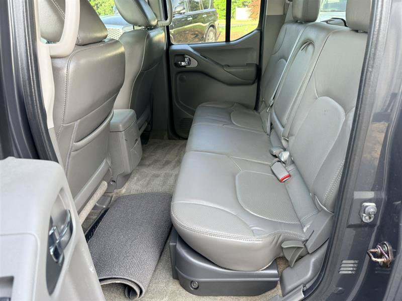 Used 2013 Nissan Frontier SL w/ Moonroof Pkg AWD/4WD image 24
