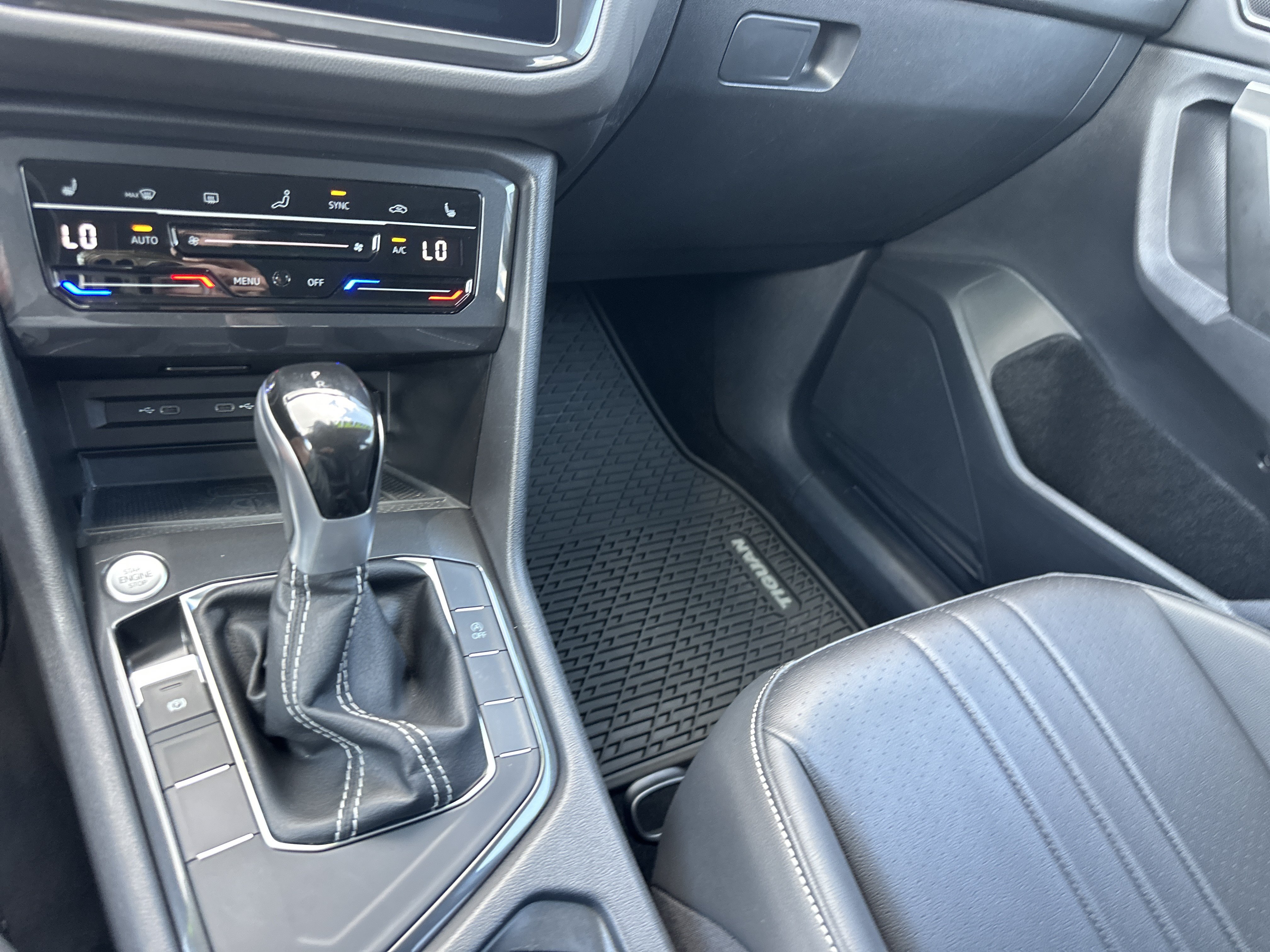Used 2024 Volkswagen Tiguan SE FWD image 19