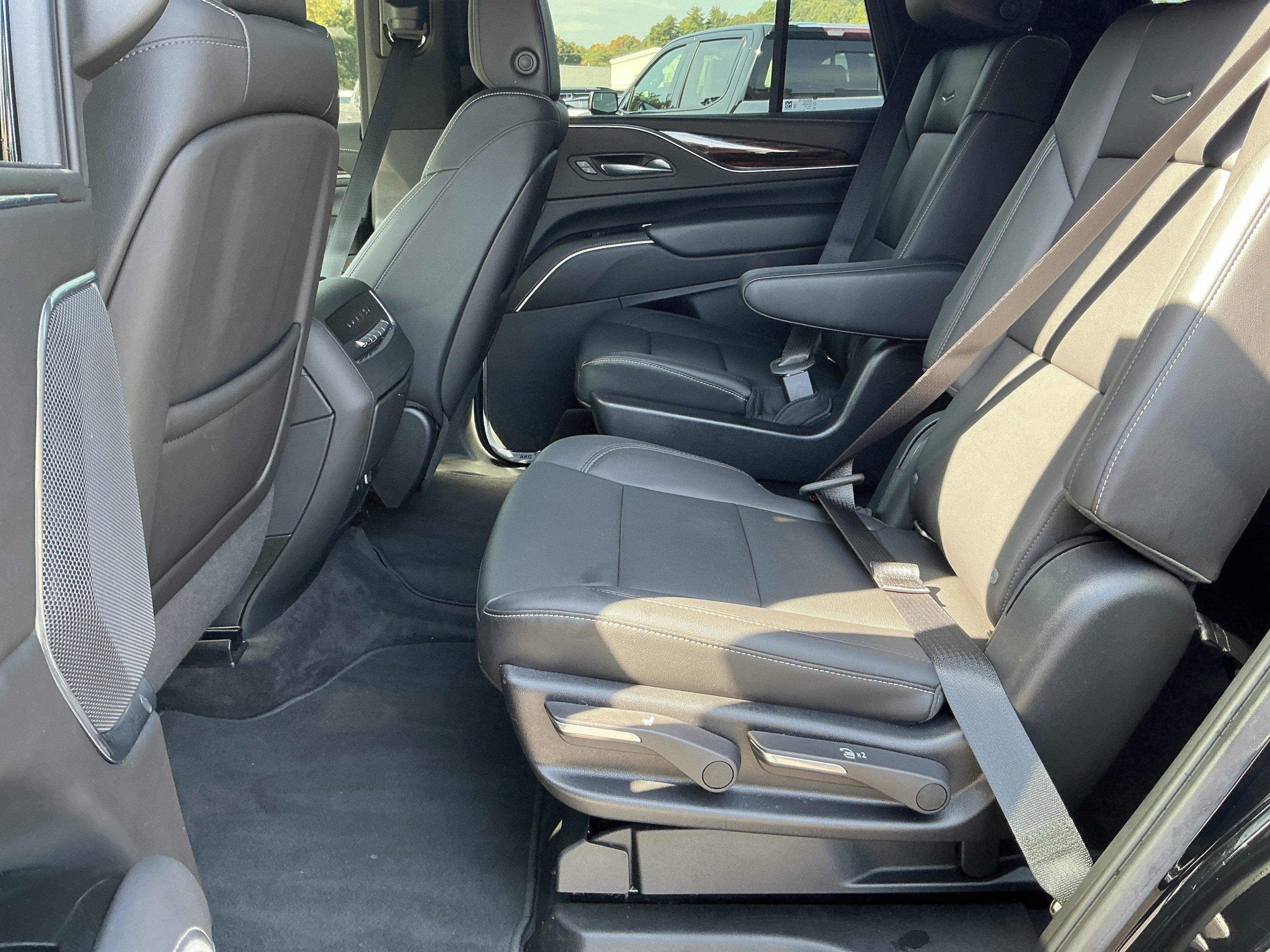 Used 2022 Cadillac Escalade Luxury AWD/4WD image 14