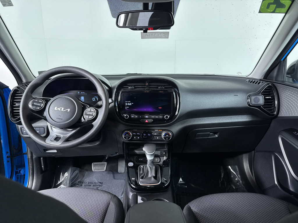 Used 2023 Kia Soul S FWD image 4