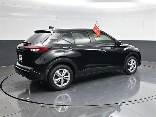 Used 2025 Nissan Kicks Play S image 3