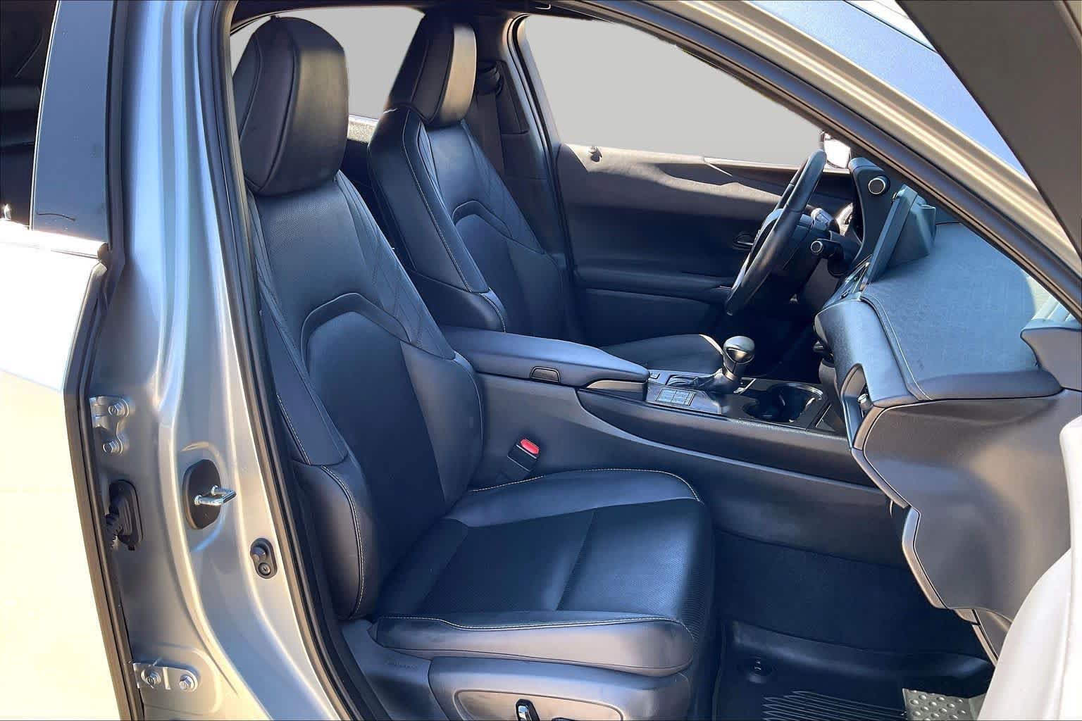 Used 2023 Lexus UX 250h FWD w/ Accessory Package (Z2) image 9