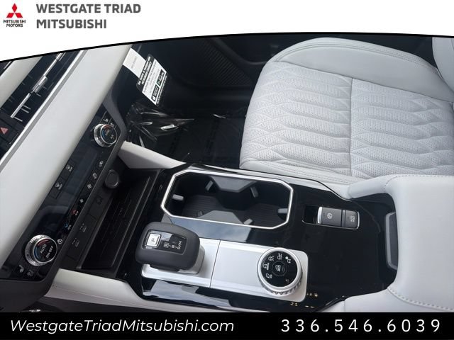 New 2026 Mitsubishi Outlander SEL FWD image 15