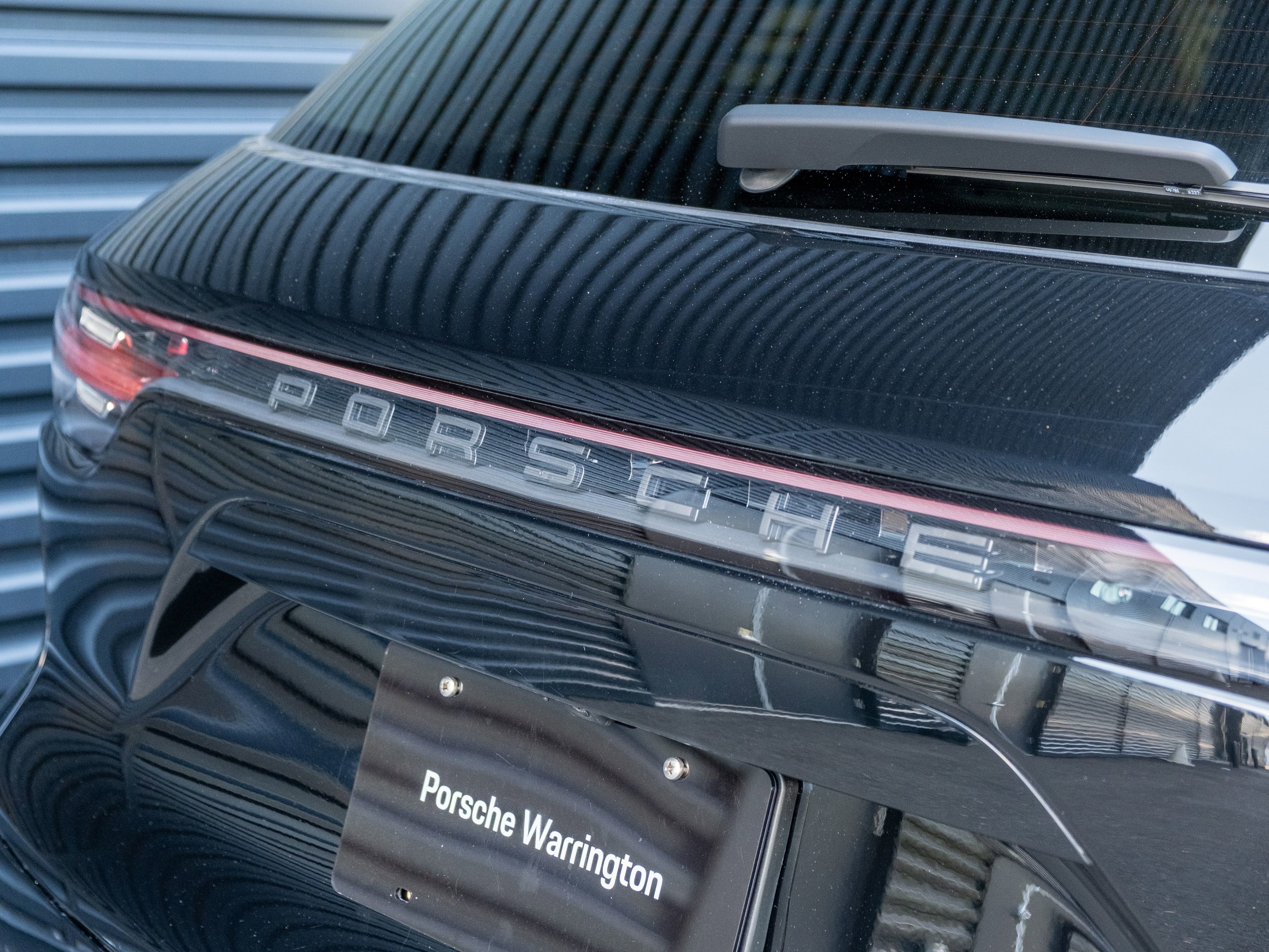 Certified 2022 Porsche Cayenne E-Hybrid AWD/4WD image 37