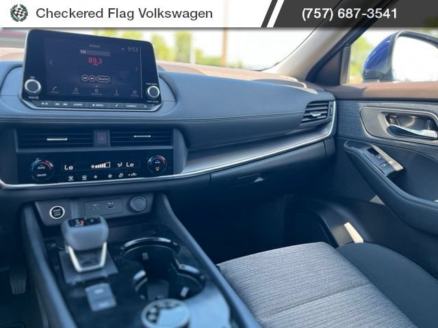 Used 2023 Nissan Rogue SV AWD/4WD image 30