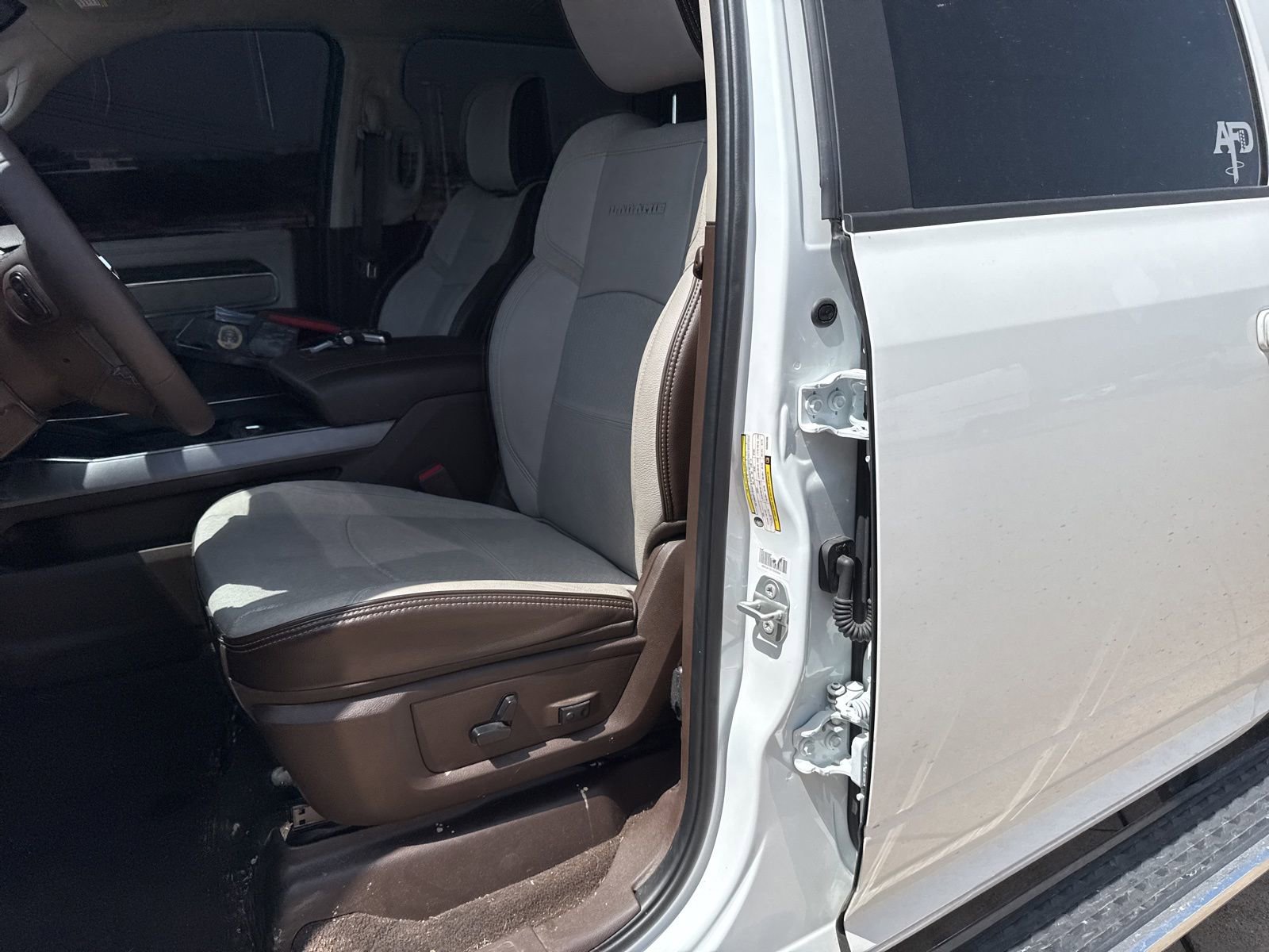 Used 2025 RAM 2500 Laramie AWD/4WD image 16