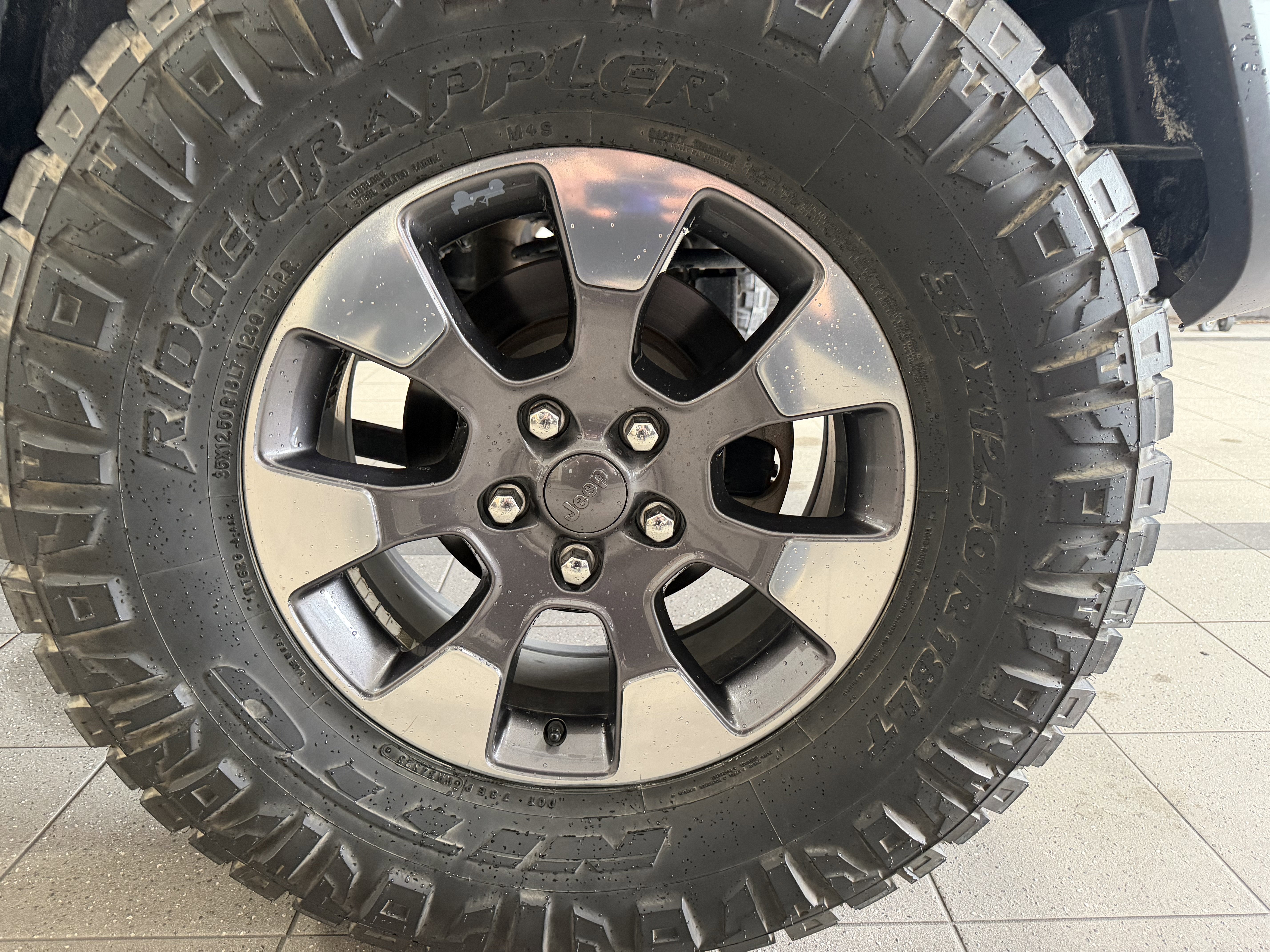 Used 2018 Jeep Wrangler Unlimited Sahara image 7