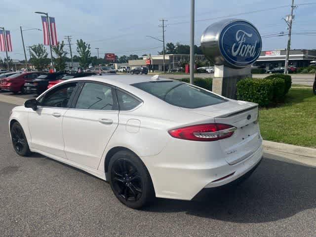 Used 2019 Ford Fusion SE w/ Equipment Group 151A FWD image 3