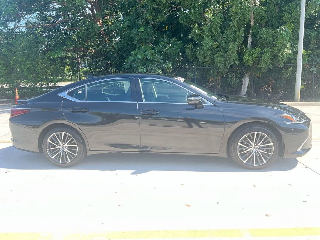Certified 2025 Lexus ES 300h w/ Premium Package image 8