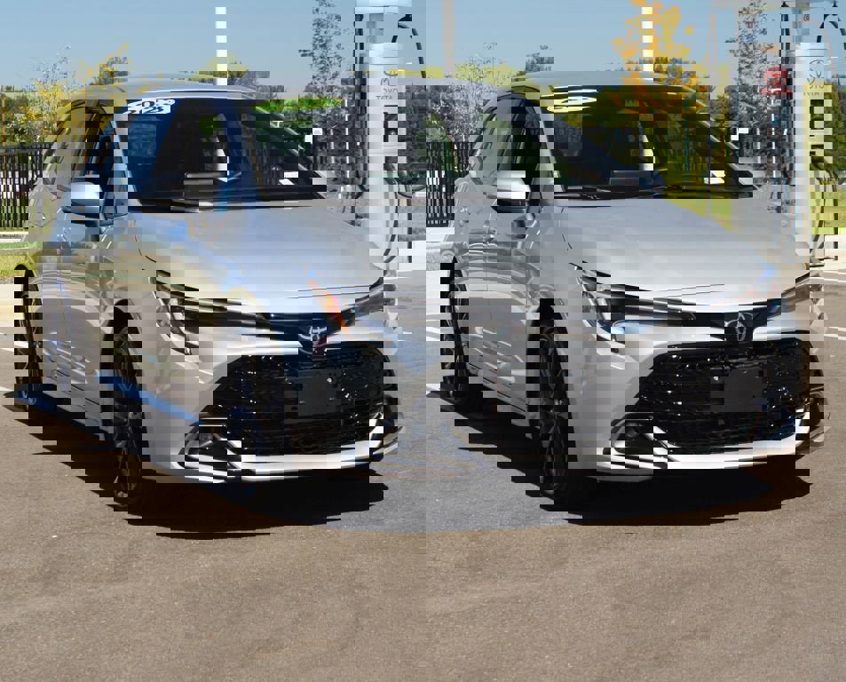 Used 2023 Toyota Corolla XSE image 2