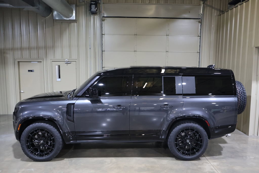 Used 2025 Land Rover Defender 130 V8 image 9