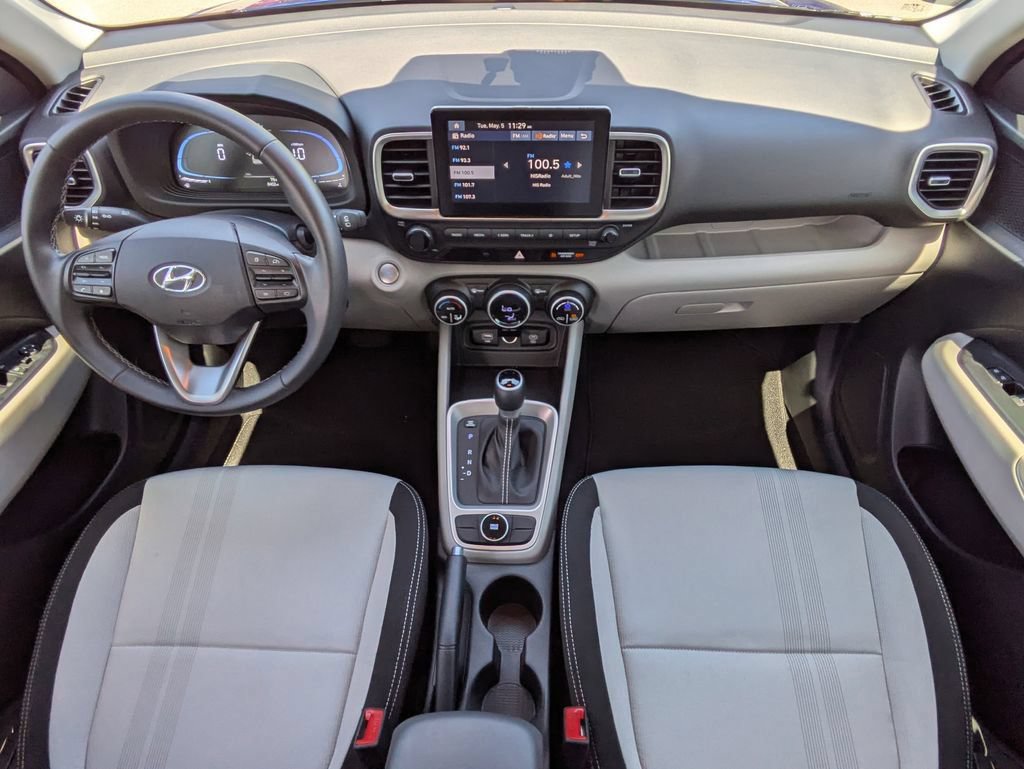 Certified 2025 Hyundai Venue SEL FWD image 14