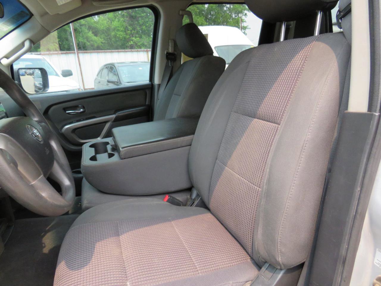 Used 2015 Nissan Titan SV w/ Tow Package AWD/4WD image 17