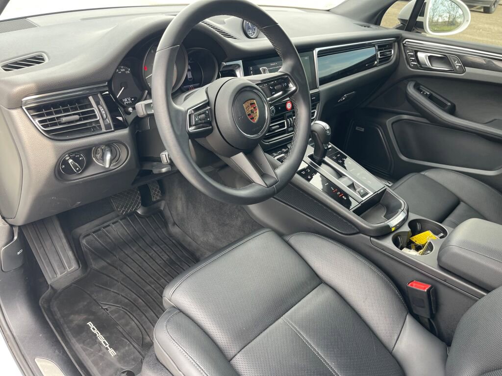 Used 2023 Porsche Macan S image 9