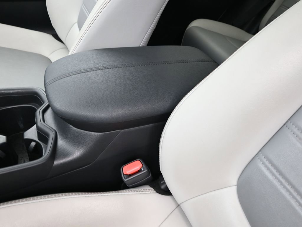 Used 2021 Toyota RAV4 XLE Premium image 26