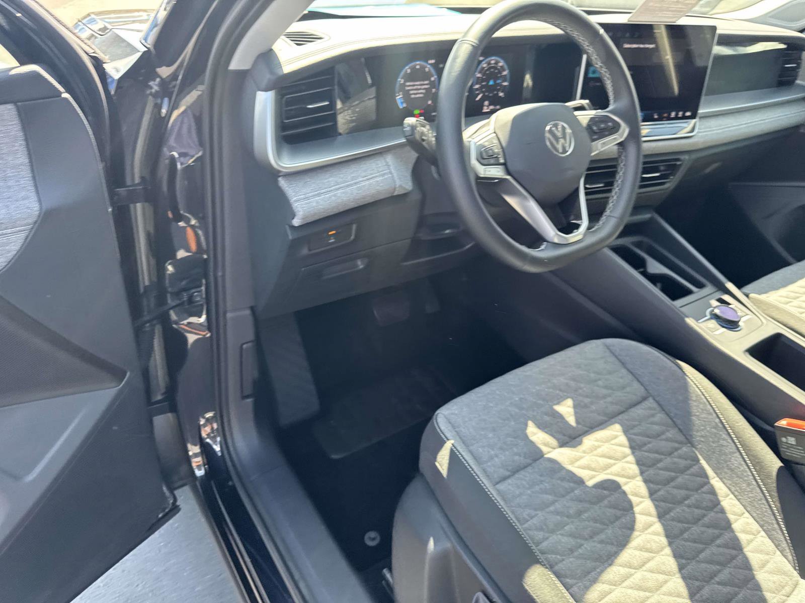 Certified 2025 Volkswagen Tiguan S AWD/4WD image 13