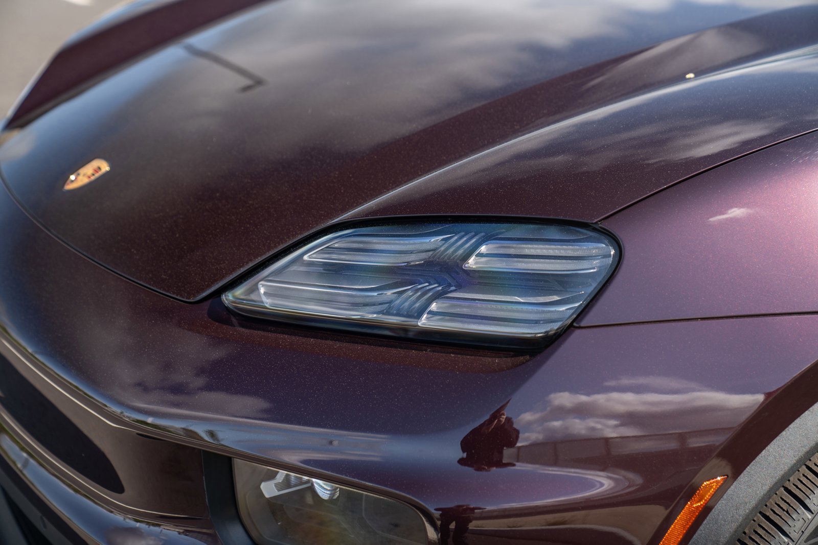 Certified 2025 Porsche Macan 4 Electric AWD/4WD image 30