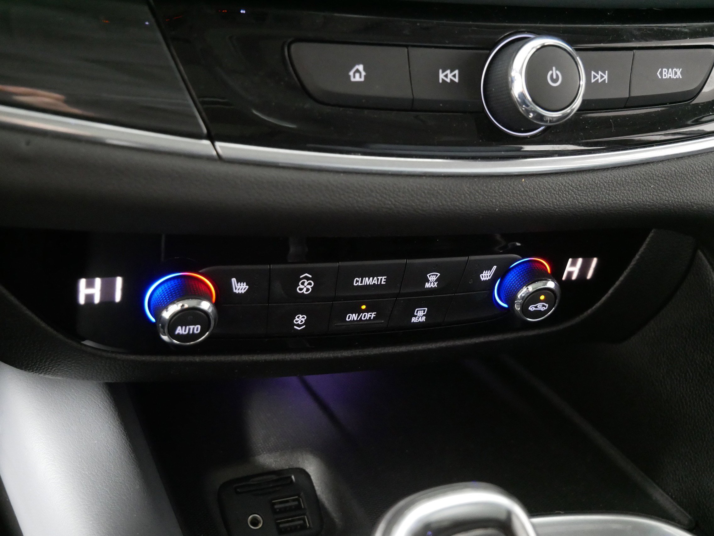 Used 2020 Buick Enclave Essence image 23