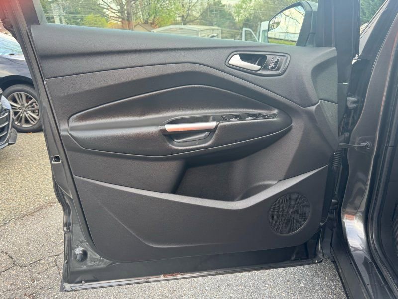 Used 2017 Ford Escape SE FWD image 15
