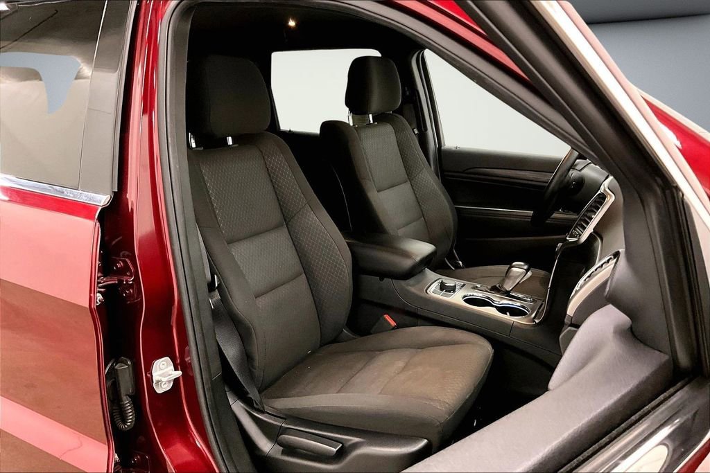 Used 2020 Jeep Grand Cherokee Laredo AWD/4WD image 30