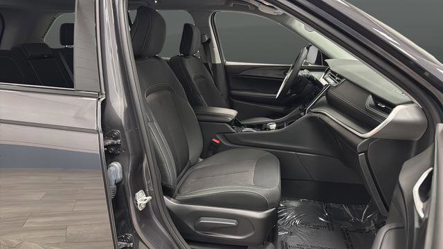 Certified 2023 Jeep Grand Cherokee Laredo image 23