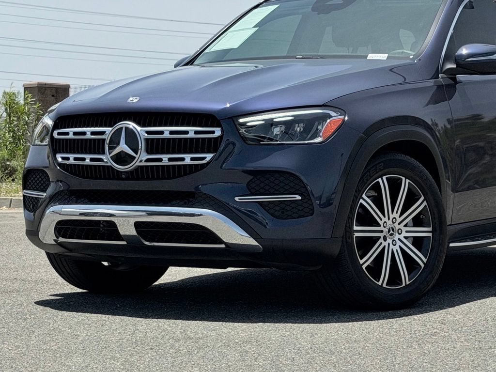 Used 2025 Mercedes-Benz GLE 350 4MATIC image 3