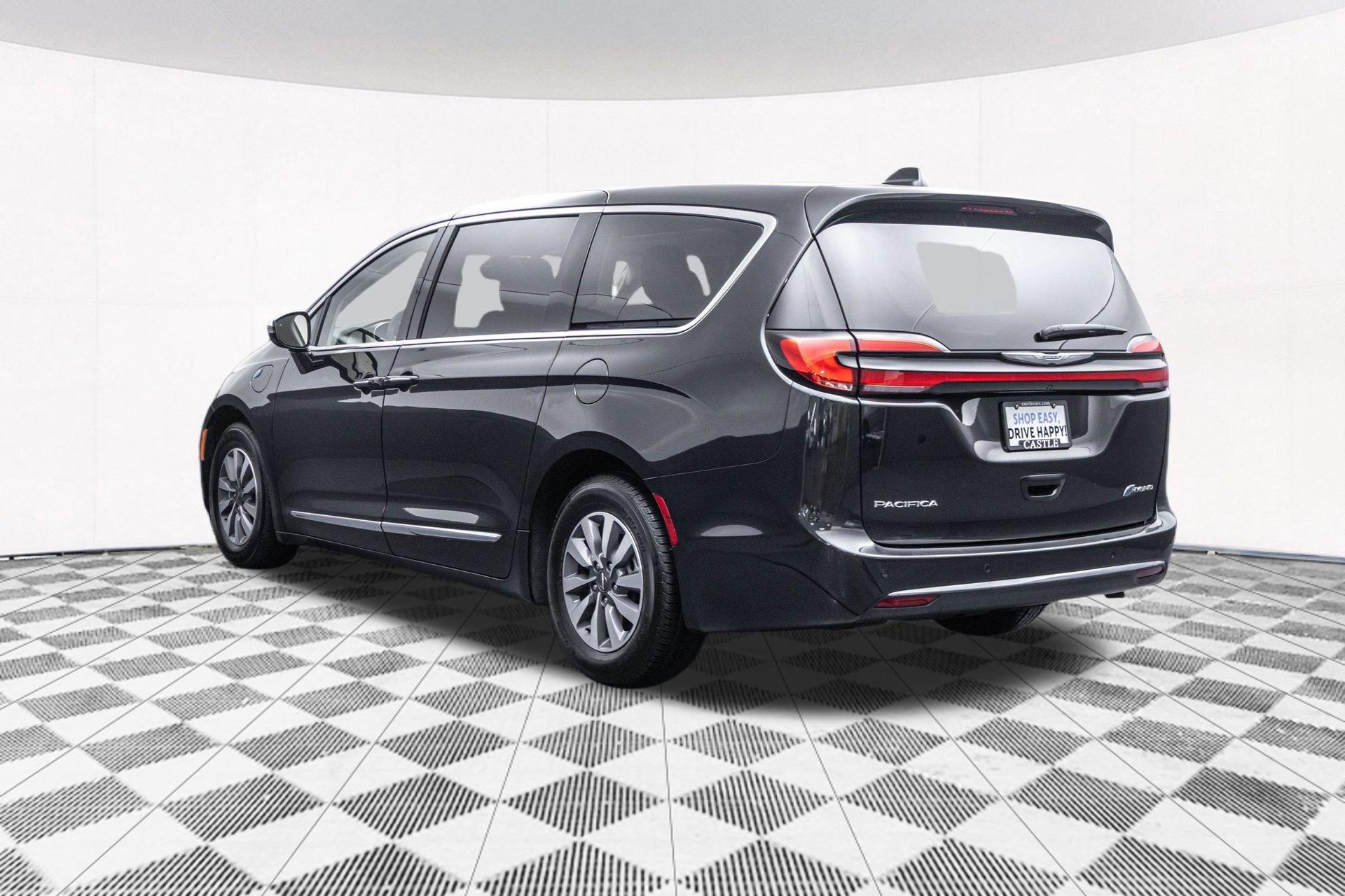 Used 2023 Chrysler Pacifica Limited FWD image 9