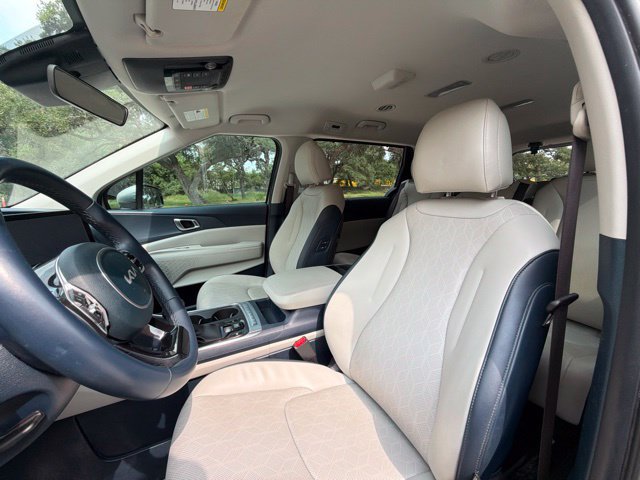Used 2025 Kia Carnival EX FWD image 15