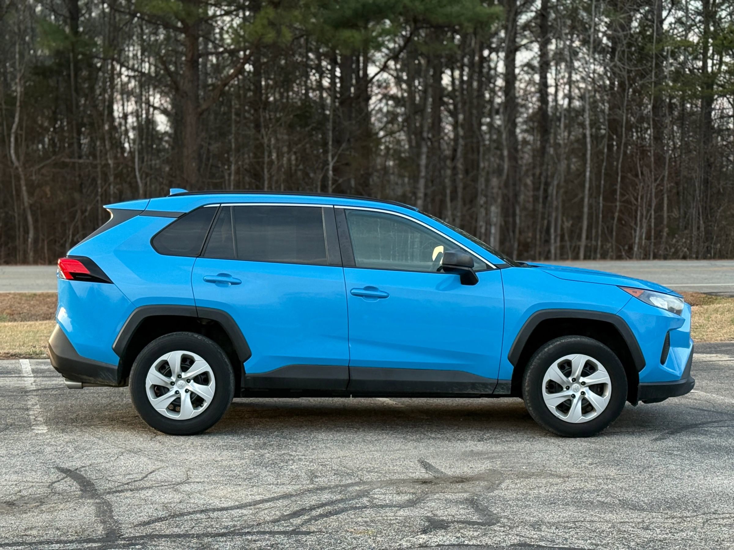 Used 2021 Toyota RAV4 LE image 2